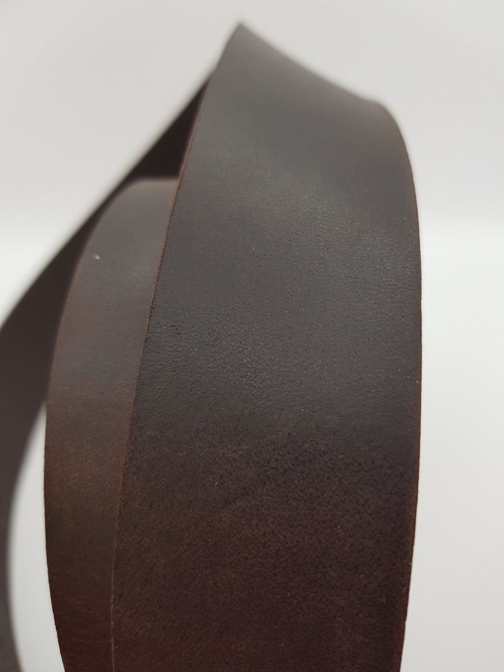 Stoffe: Lederriemen Geschirrleder dunkelbraun  Pull-up Effekt , 5 cm – Neu und originalverpackt aus Menziken von Zyropa 1