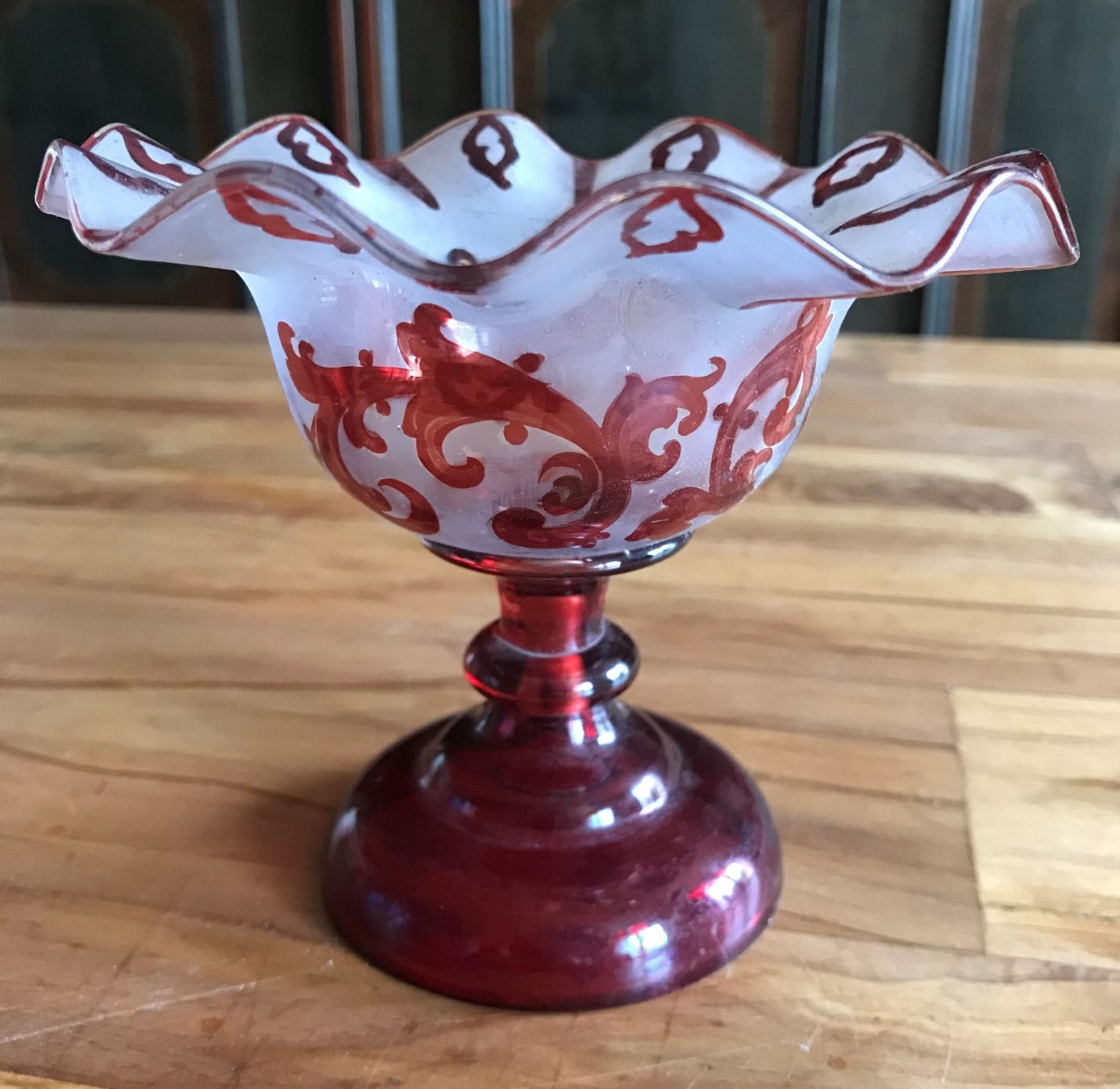 Gläser: Antikes Glas Kelchform rot weiss – Gebraucht aus Rorschacherberg von snOOpydOg11 1