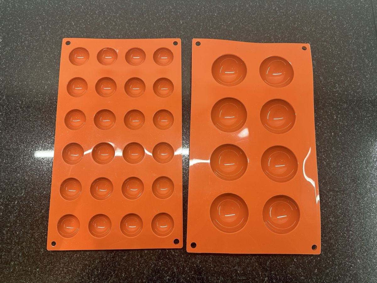 Silikomart Teglie da forno: 2x Silikomart - Silikonbackform Halbkugel – Nuovo (secondo la descrizione) da Wangen SZ venduto da Jaay_Sky 1