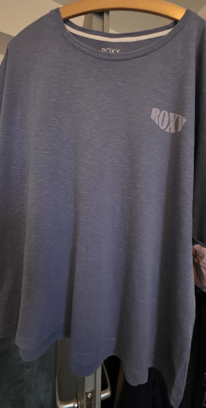 T-shirt: Tshirt bleu Roxy Taille M Unisexe – Usato da Yverdon-les-Bains venduto da van_dq65 3