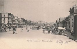 Lausanne (VD) Place de la Gare Kutschen und Bahnhof