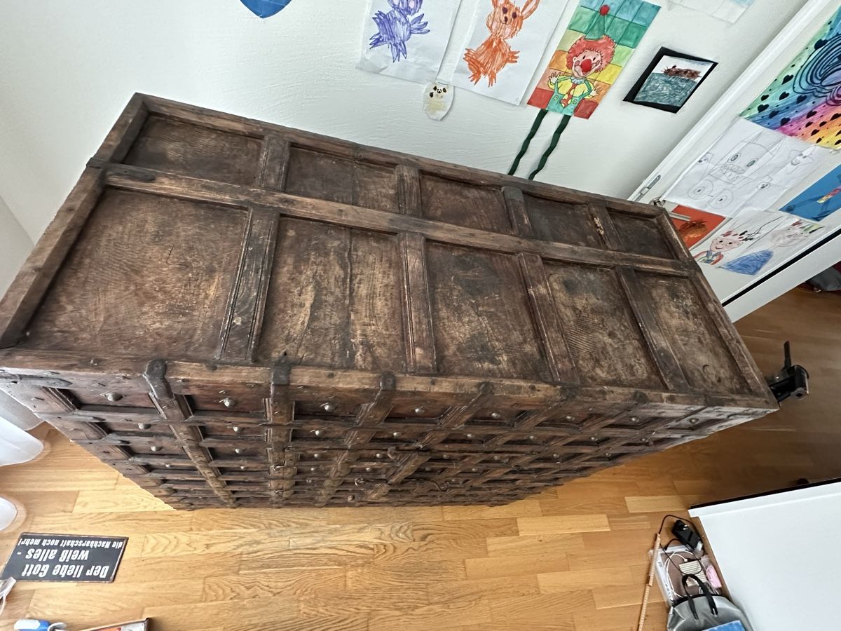 Armadi: Alter indischer Schrank – Usato da Chur venduto da Paemel 5