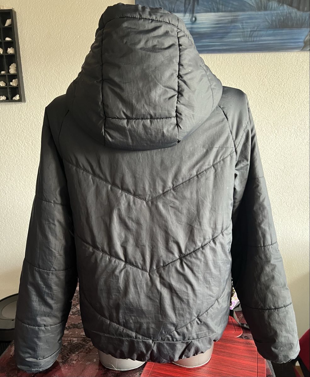 Nike Giacche: Doudoune Nike noire, Gr. S – Usato da Chézard-St-Martin venduto da Cheyenne_75 1