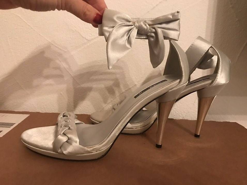 Scarpe da donna: Sandalen in Grau aus Satin – Usato da Rikon im Tösstal venduto da maverik08