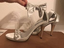 Sandalen in Grau aus Satin