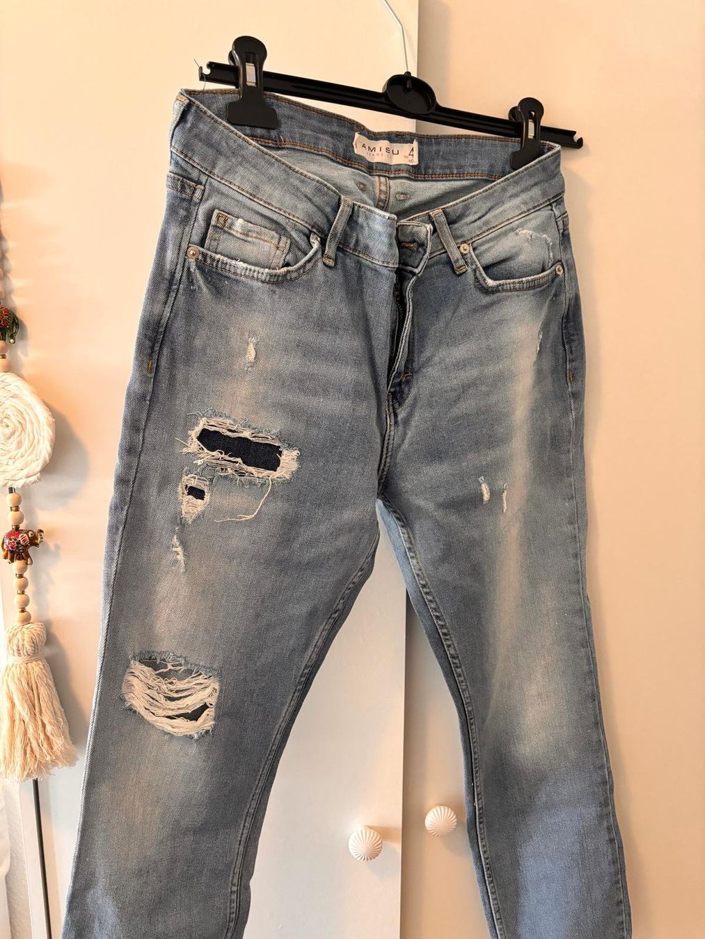 Jeans: Jean Amisu – Taille 40 – Usato da Romainmôtier venduto da val_r8sn 1
