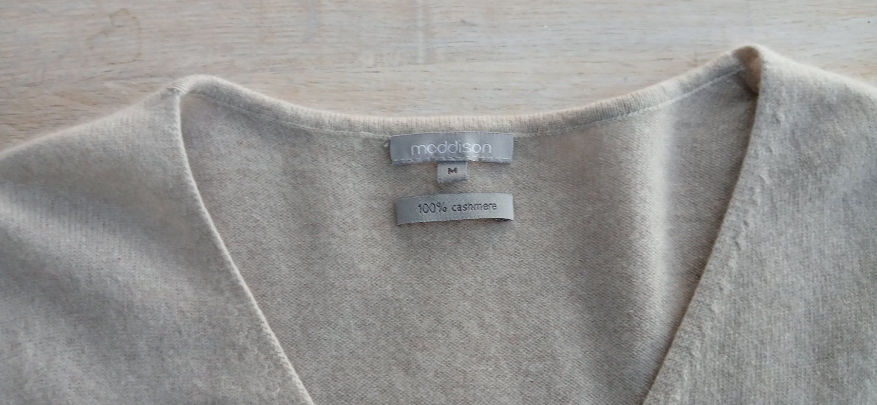 Pulls & Sweat-shirts: Moddison Pullover Kaschmir beige Grösse M gebraucht – D'occasion à Winterthur par ste_6ggl 1