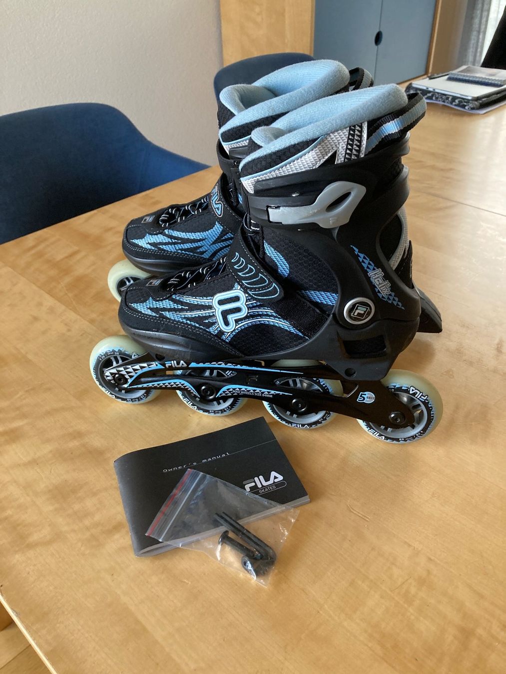 Fila Pattini in linea & Pattini a rotelle: Inline Rollers der Marke FILA - blau schwarz – Usato da Boudry venduto da Igiam 1