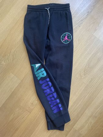 Pantalon Jordan noir taille 12-13 ans 152-158cm