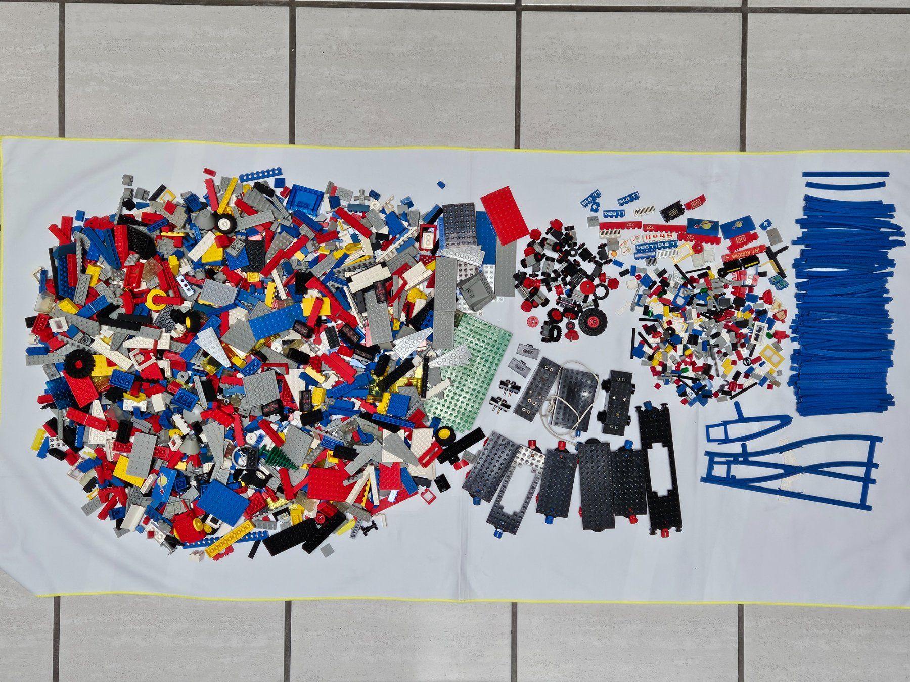 Lego Jouets: 3.8 kg alte Legos – D'occasion à Lausen par Rotezora79