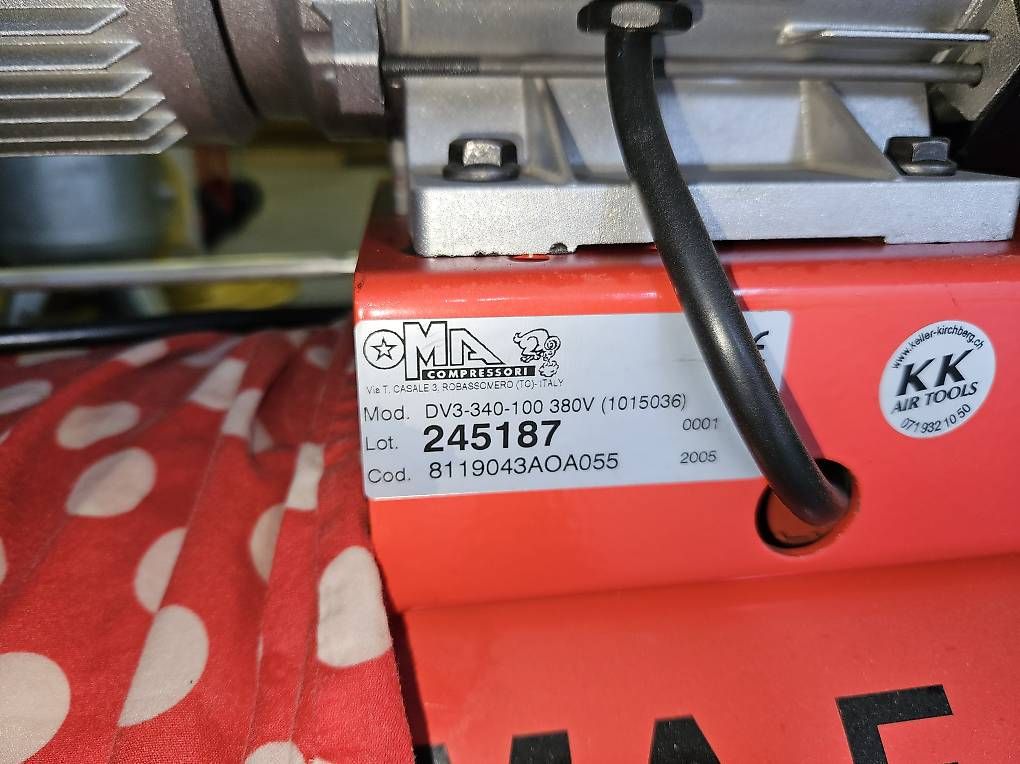 Compresseurs: 2Zyl. Luftdruckkompressor (defekt) – D'occasion à Burgdorf par hb9esw 3