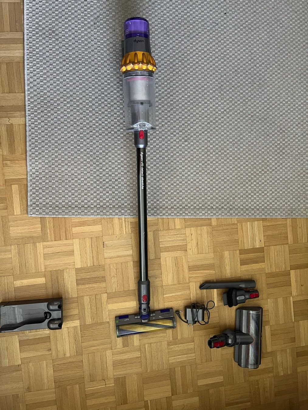 Dyson Aspirapolveri & Accessori: Dyson V15 Detect Absolute Akkustaubsauger – Usato da Spiegel b. Bern venduto da Pie_6z6h 4