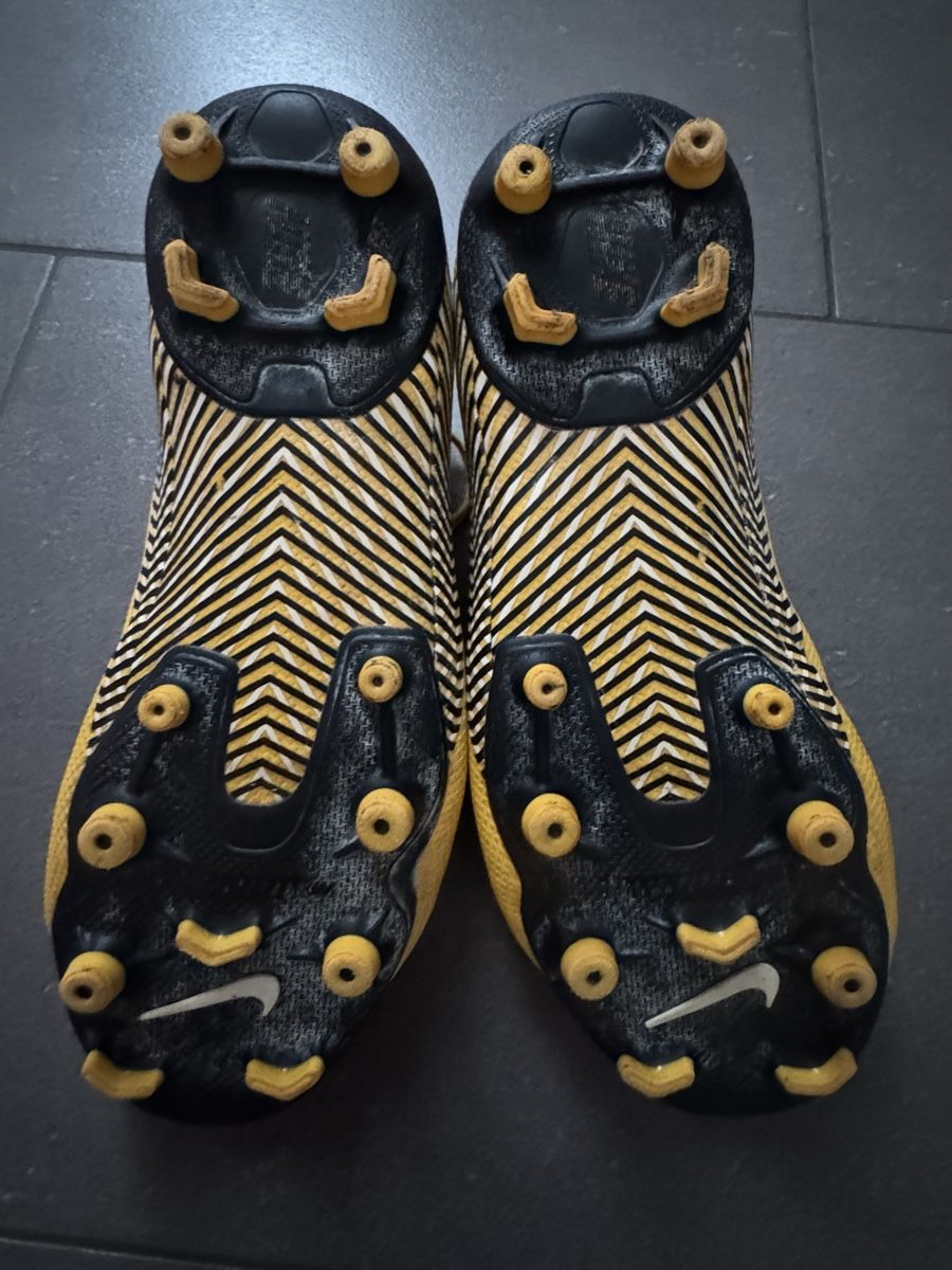 Scarpe da uomo: Nike Nockenschuhe, Grösse 38.5 – Usato da Roggwil BE venduto da HoCoRo 4