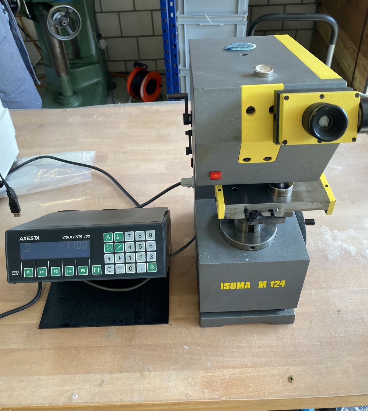 Mesurer: Durometre Vickers Isoma M124 – D'occasion à Kleinbösingen par 1only4u