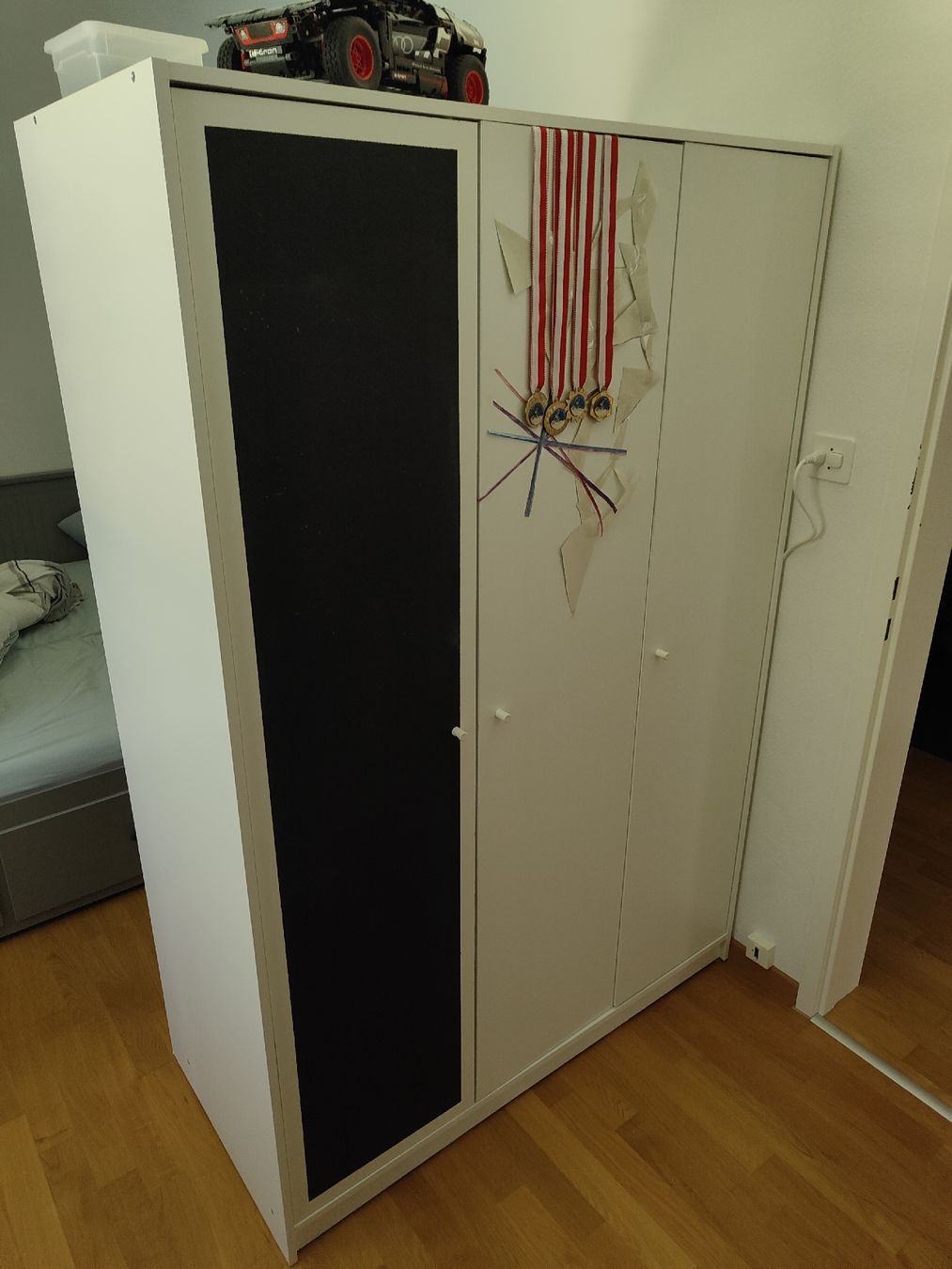 Ikea Armoires: Kinder/Jugend- Schrank mit Tafel – D'occasion à Pfaffhausen par bep_w57f