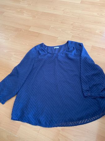 Jolie blouse bleue Damart taille 52