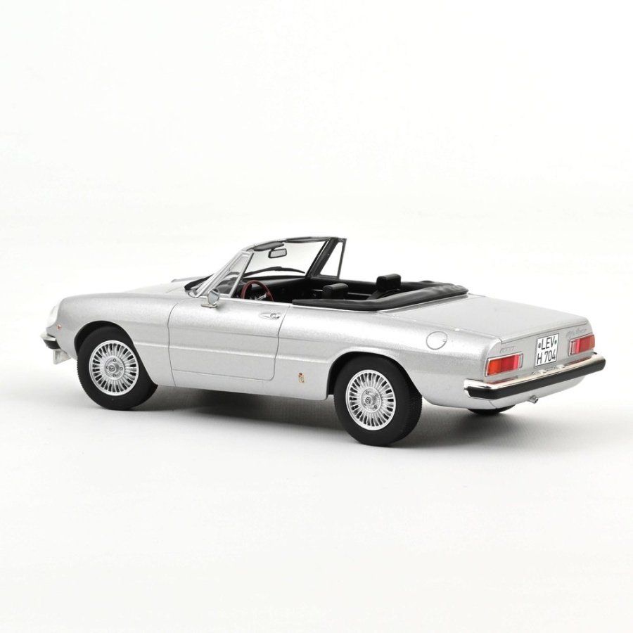 Alfa Romeo Modellautos: Alfa Romeo 2000 Spider 1976-1983 silber met. / Verdeck – Neu und originalverpackt aus Gerlafingen von espero88 4