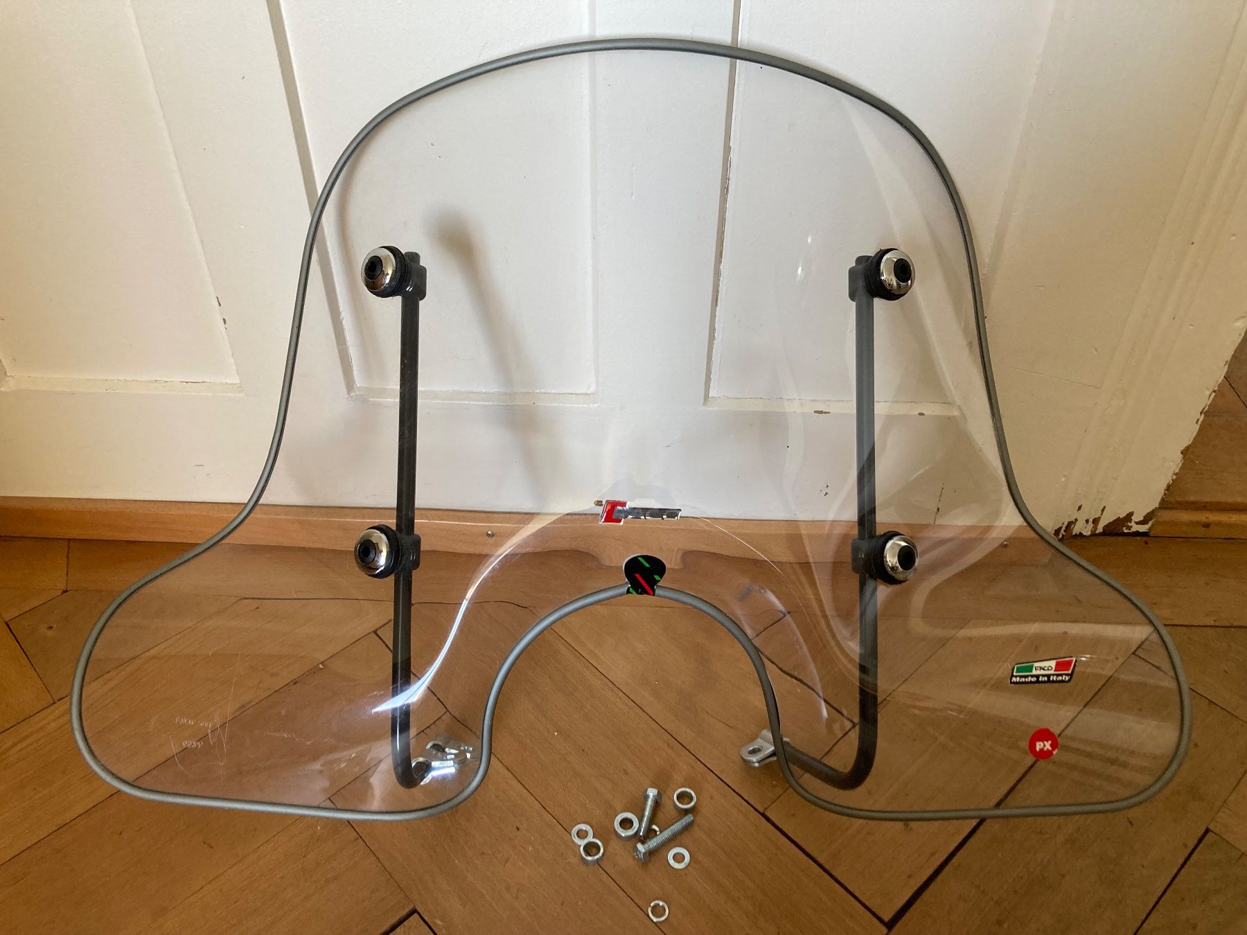 Vespa Toutes les pièces pour scooter: Vespa Windschild – D'occasion à St.Gallen par susannek0102