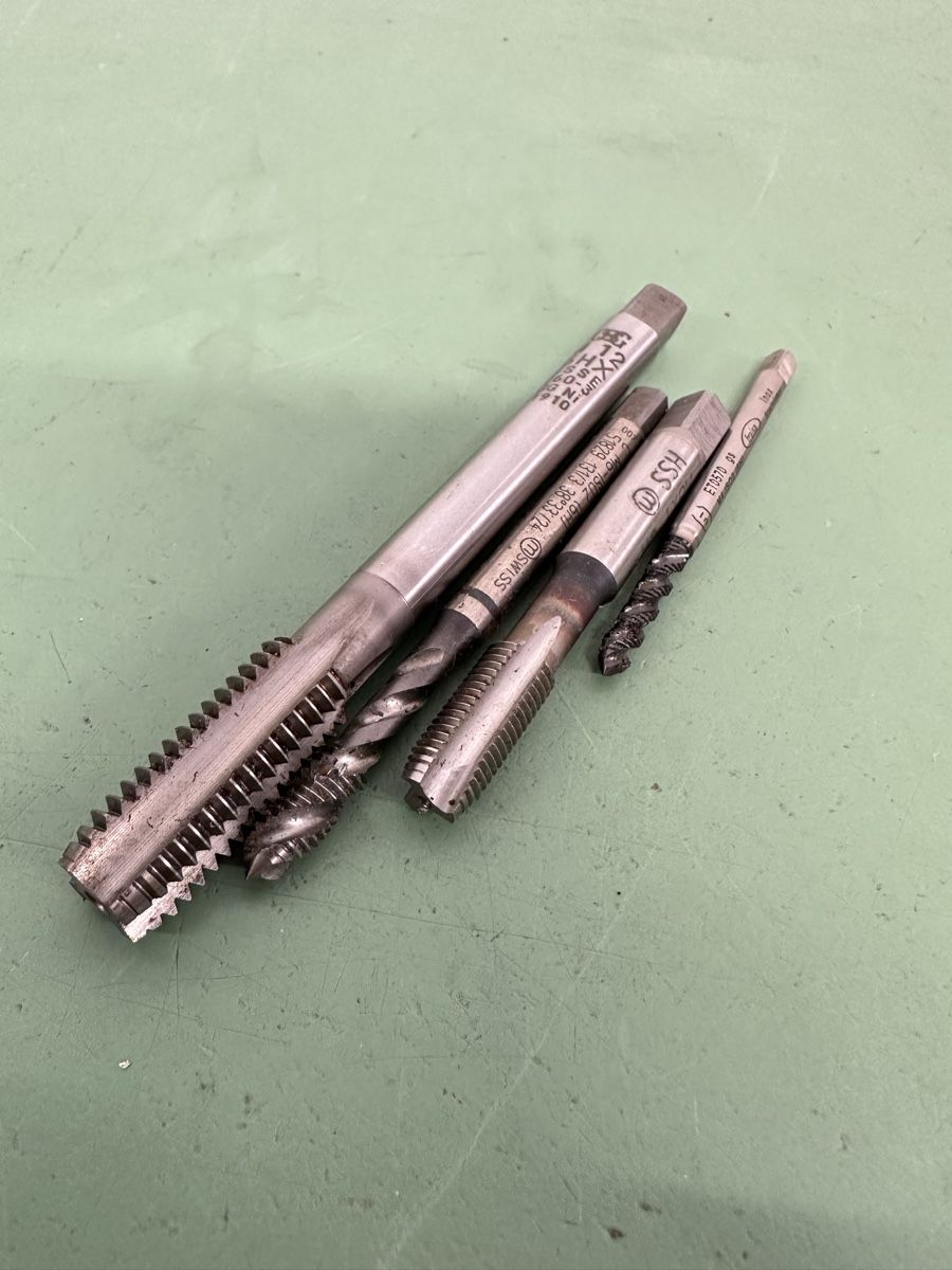 Tutti gli attrezzi: Gewindebohrer, thread tap,  M4, M6, M8, M12 – Usato da Aarberg venduto da SNMachines