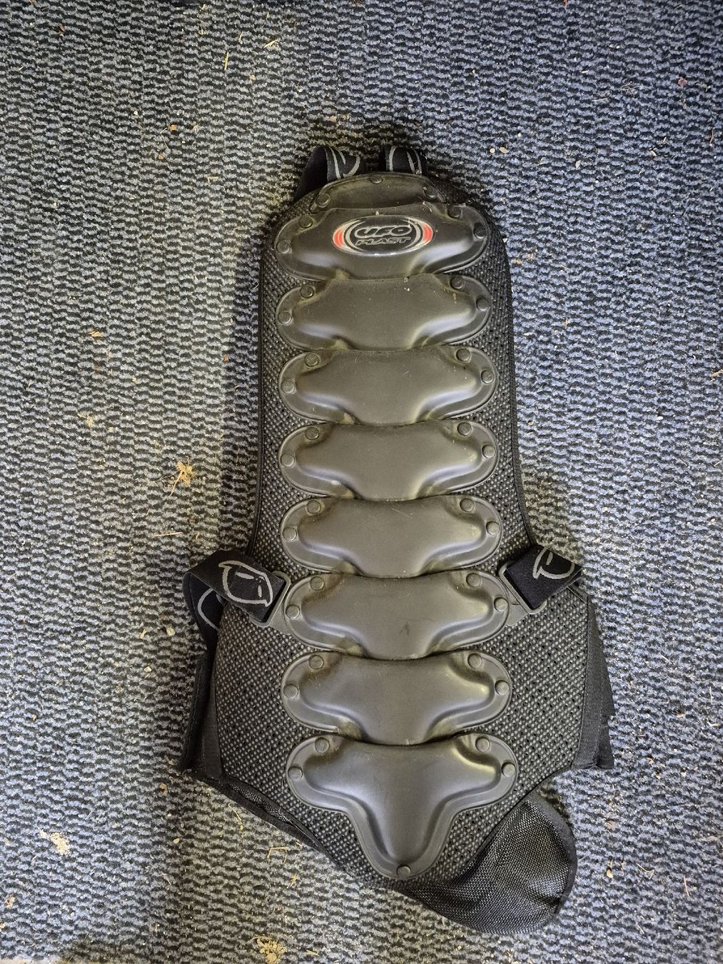 Ufo Plast Protezioni & Imbottiture: UFO Plast Motorrad Rückenprotektor  – Usato da Niederried b. Kallnach venduto da PatSch88
