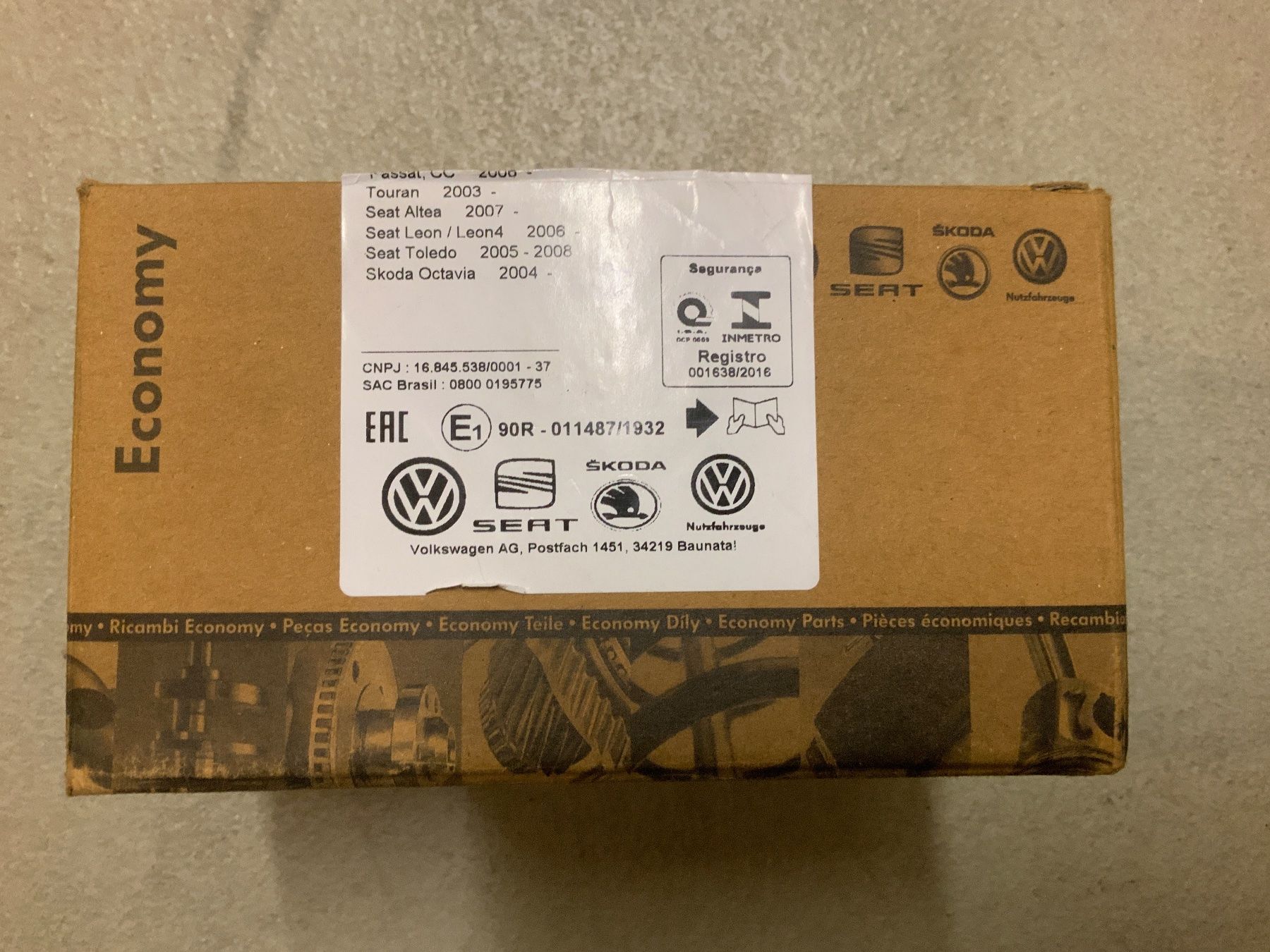 Volkswagen Tutti pezzi di ricambio auto: Originale VW Passat Bremsbeläge VA – Nuovo e nell'imballaggio originale da Aesch (Neftenbach) venduto da Gualmi 3