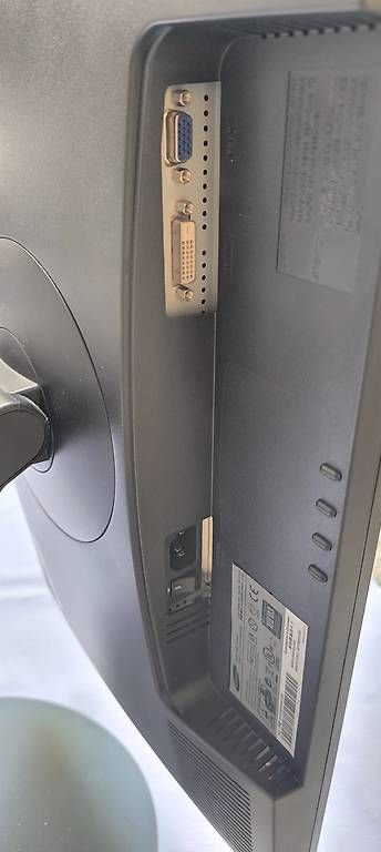 Monitor: Monitor LCD 23" Samsung – Usato da Curio venduto da myRicardo01 3