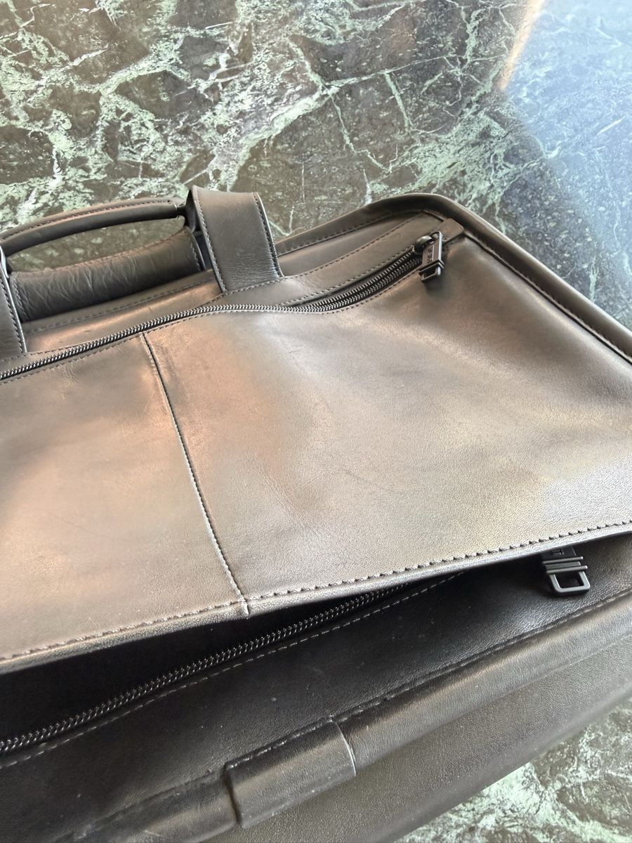 Tumi Valigie & Borse: Tumi Leather Briefcase - New – Nuovo (secondo la descrizione) da Sorengo venduto da Vreeswijk2 8