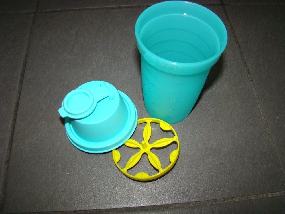 Tupperware, shaker, 250ml (Neu und originalverpackt) in Lussery-Villars ...
