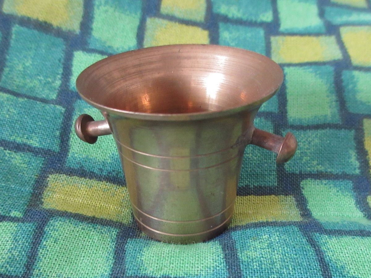 Maisons & Meubles de poupées: Puppenstuben Wein- oder Champagnerkühler, Mörser, 3.5 x 4 cm – D'occasion à Egg b. Zürich par Mogli93 1
