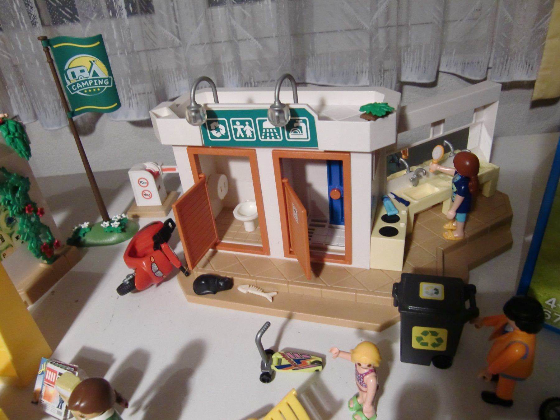 Playmobil Giocattoli: Playmobil Riesiger Campingplatz mit NEUEM Pool – Usato da Arbon venduto da 200sterne 9