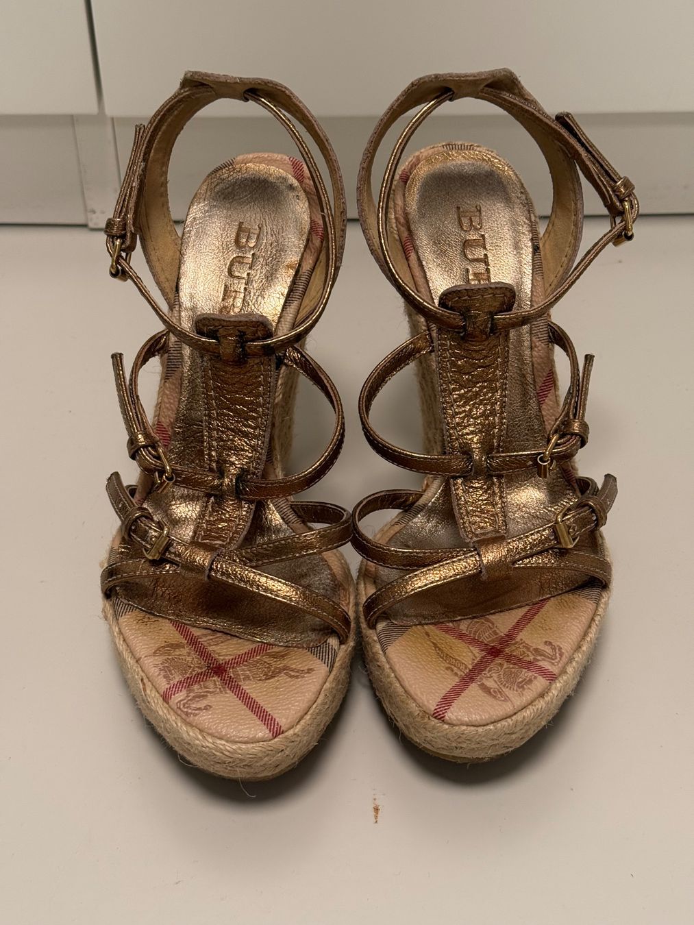 Burberry Scarpe da donna: Burberry Sandalen Gr 35 – Usato da Zug venduto da CarolineRunge 2