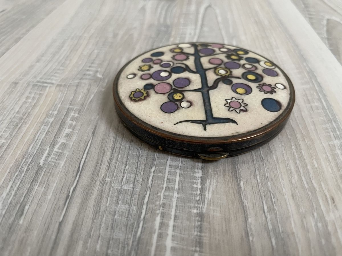 Make-up: Puderdose 8 cm emailliert um 1950 – Usato da Hellikon venduto da Giojo 2