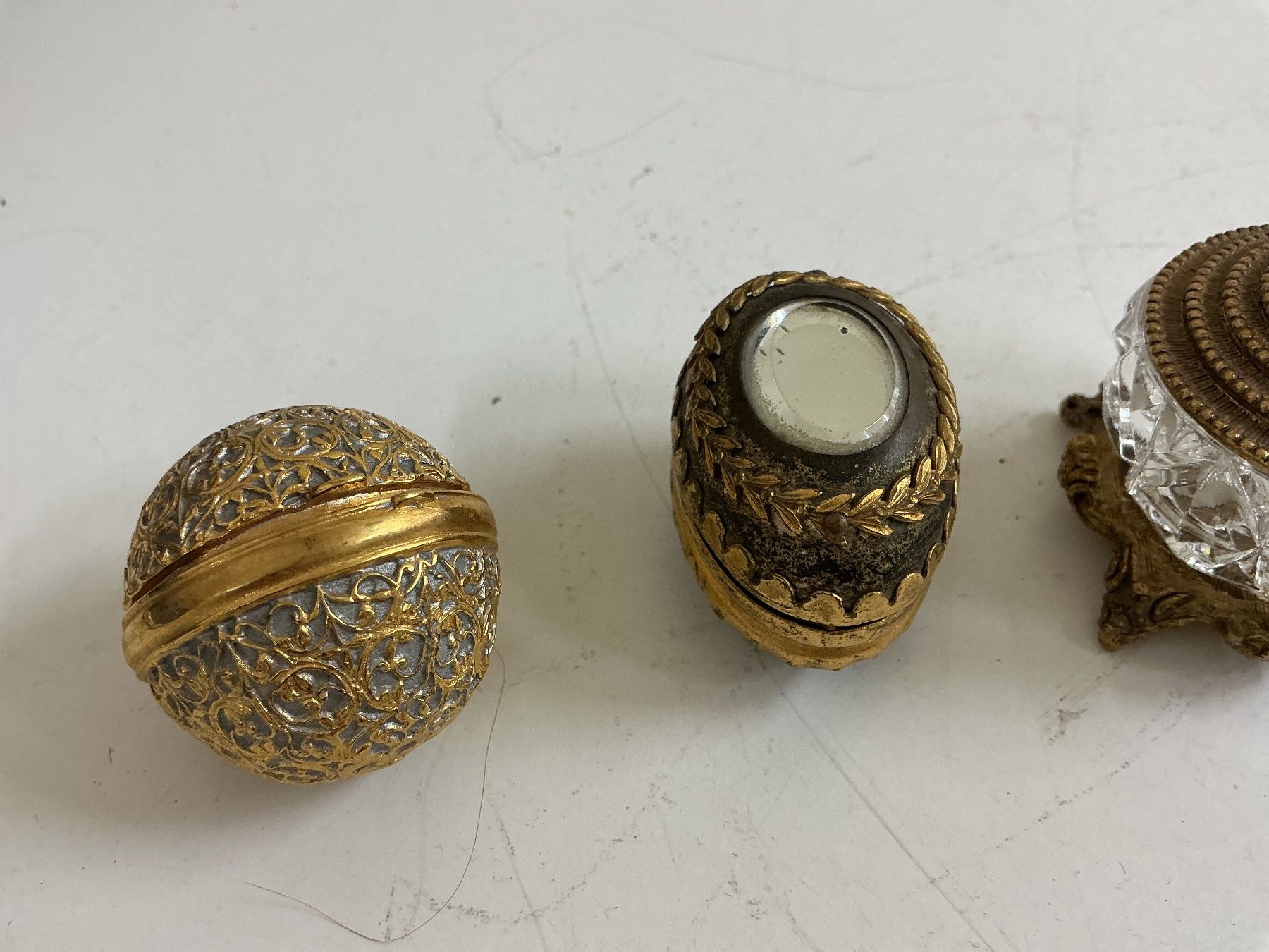 Tutte le decorazioni: 4 kleine Glitzer Dosen – Usato da Bern venduto da vielerart 1