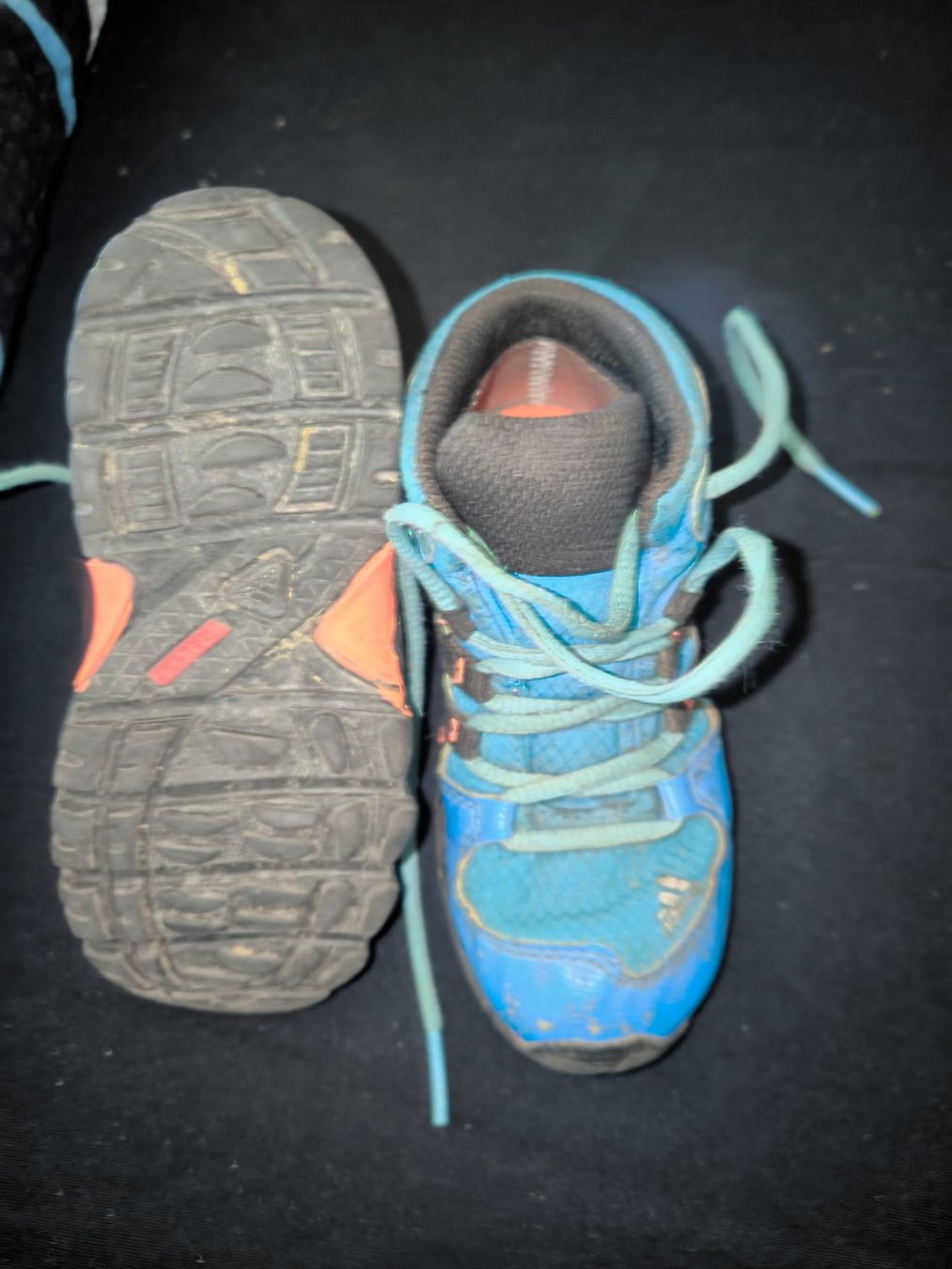 Adidas Scarpe per ragazzi: wanderschuhe Adidas Terrex blau Grösse 25/ 26 – Usato da Guttet-Feschel venduto da Ronjia84