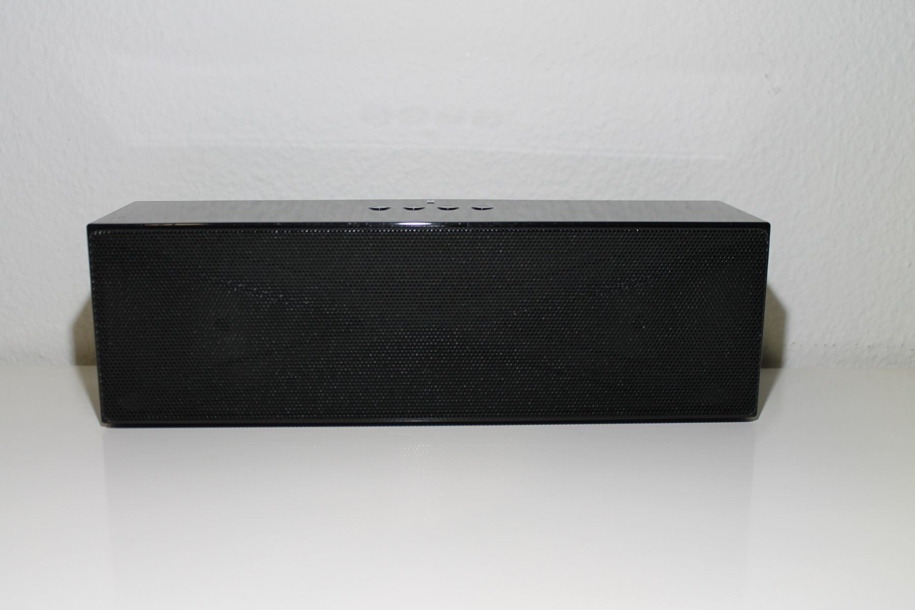 Amazon Casse acustiche: AmazonBasics GROSSER tragbarer Bluetooth-Lautsprecher – Usato da Basel venduto da David25 3
