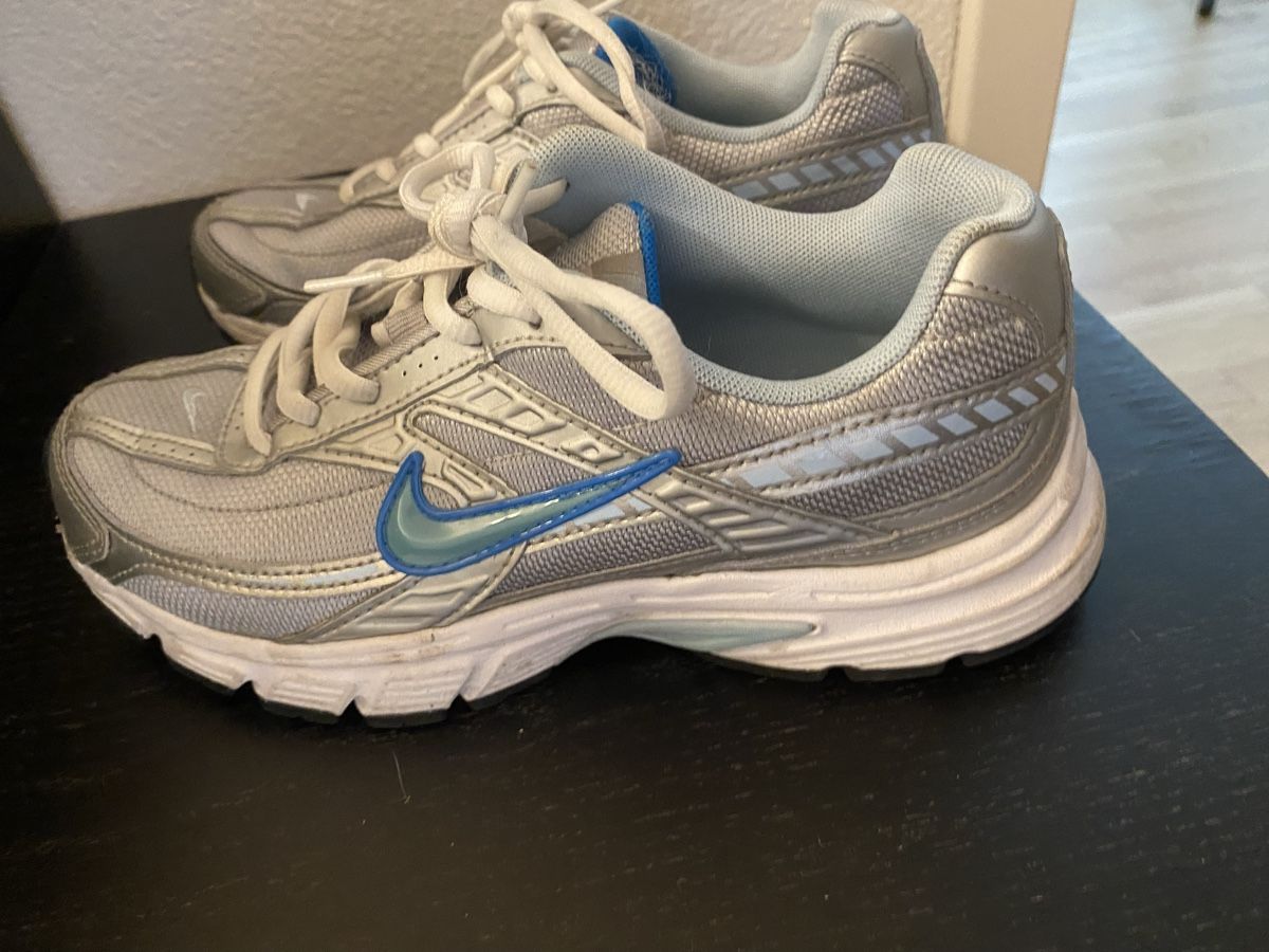 Lotti di vestiti: Nike shoes – Usato da Lausanne venduto da cam_6sfb