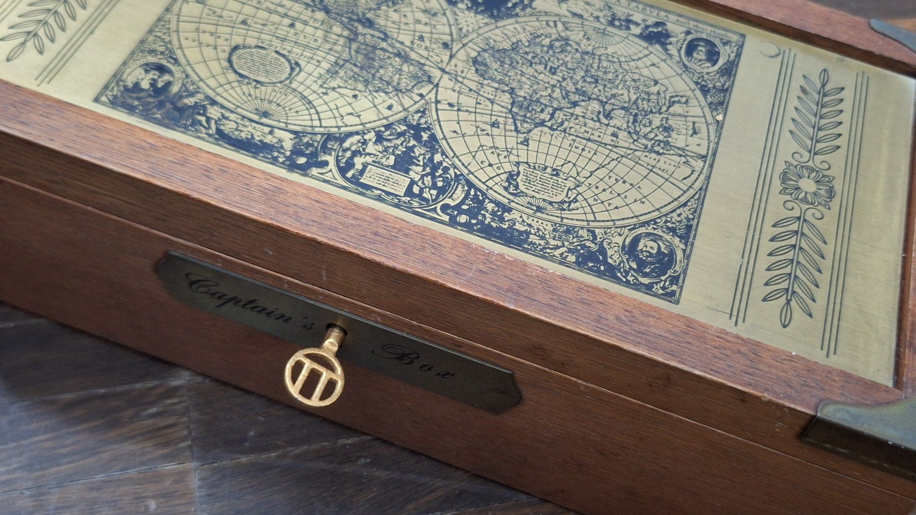 Truhen: Dekorative  Captain’s Box vintage – Gebraucht aus Horgen von OlJaS