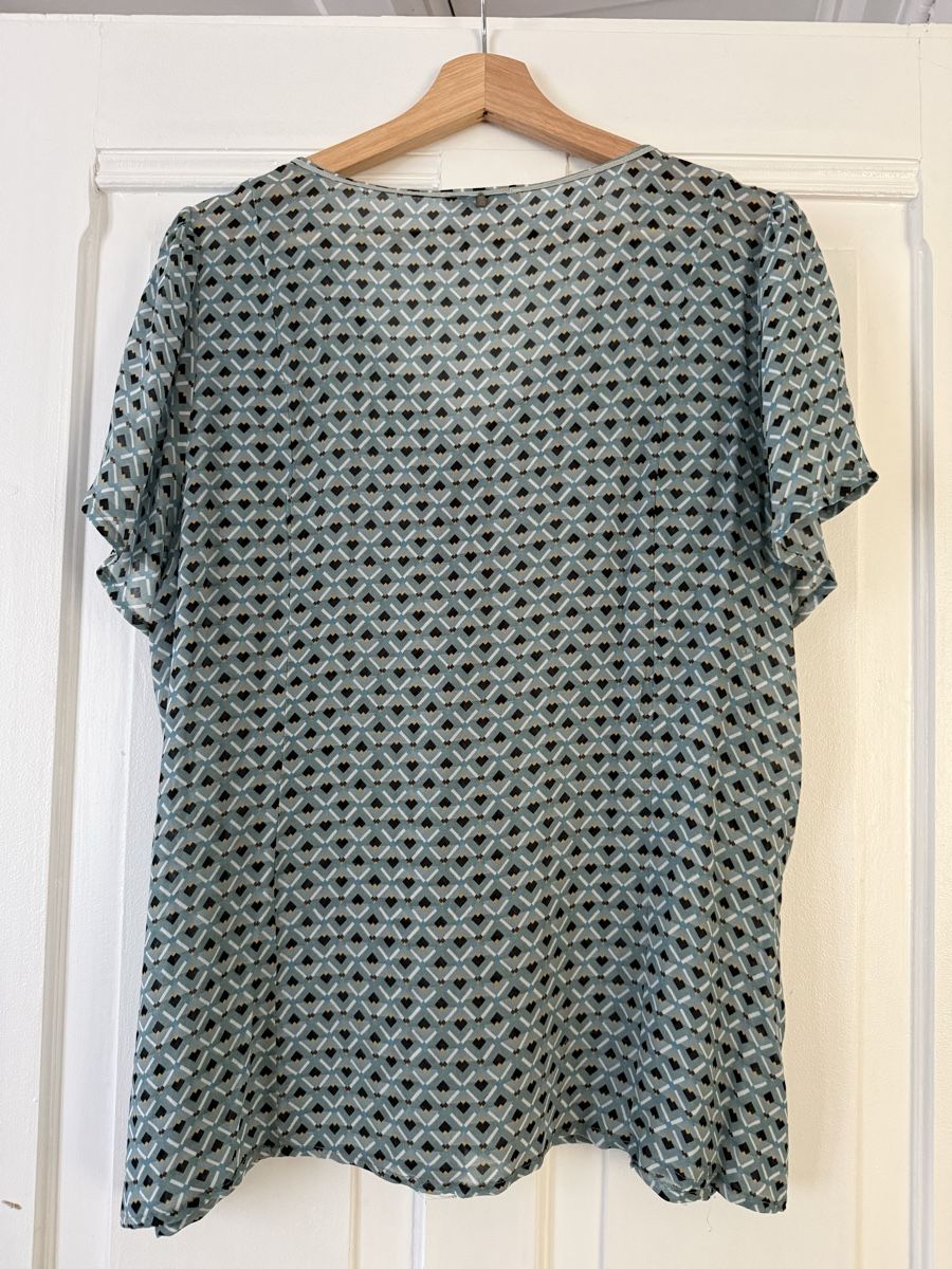 Blusen: Kurzarm-Bluse Nile XL – Gebraucht aus Safenwil von Empez 2