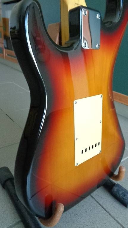 Fender Musikinstrumente: Fender Stratocaster N Serial Three Tone Sunburst 1993/4 – Gebraucht aus Pianezzo von JapanGuitars 3