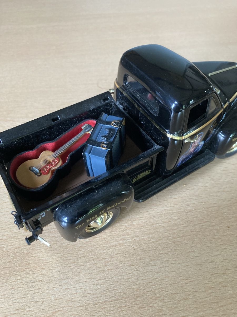 Voitures modèles: Elvis Auto – D'occasion à Niederuzwil par Miami1999 1