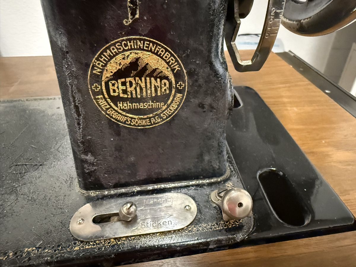 Bernina Nähmaschinen: Bernina Nähmaschine – Gebraucht aus Dübendorf von Einbrennen 2