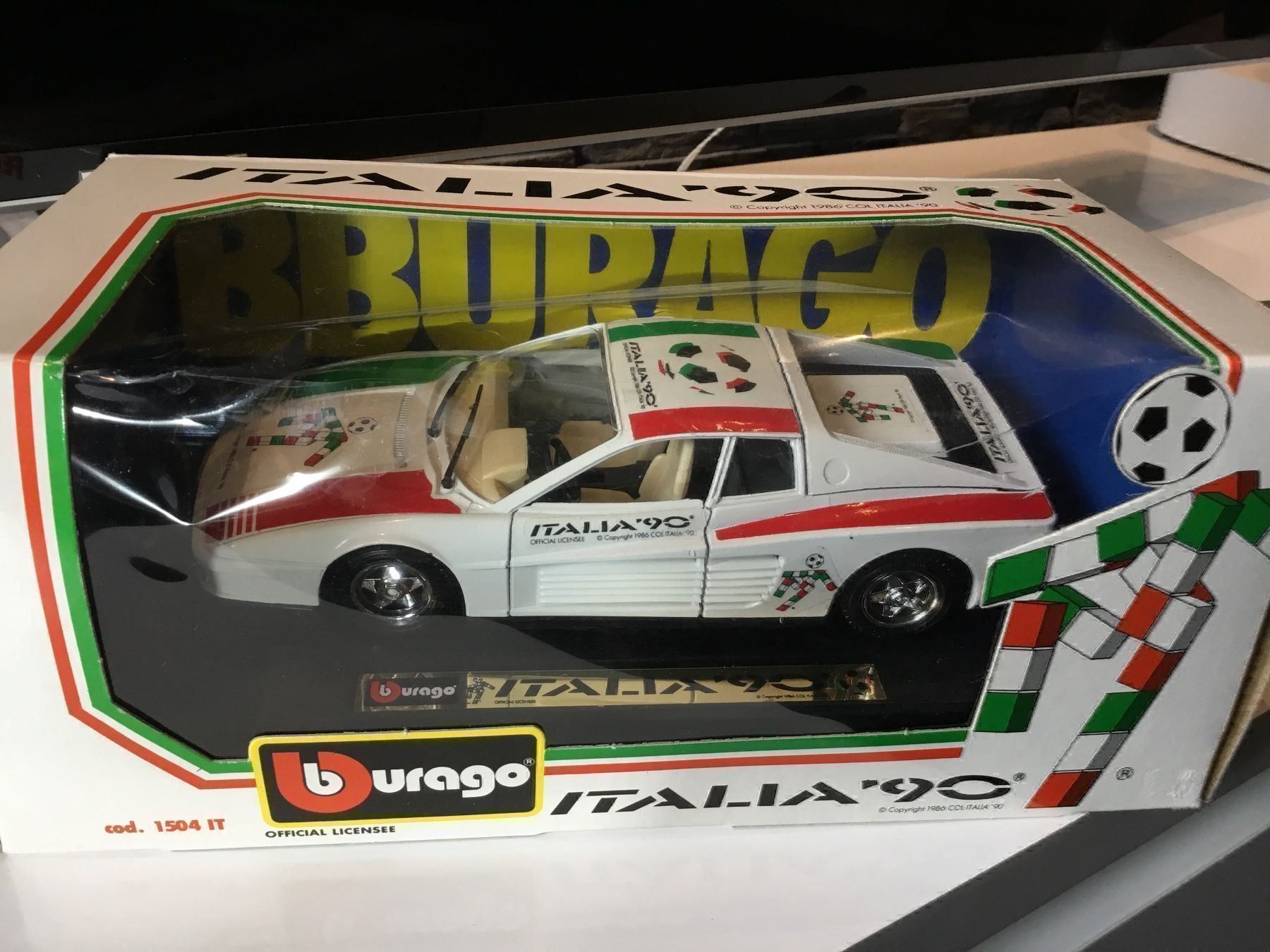 Ferrari Modellautos: FERRARI TESTAROSSA (1984), Massstab 1:24 – Neu und originalverpackt aus Erlenbach im Simmental von Model_box 1