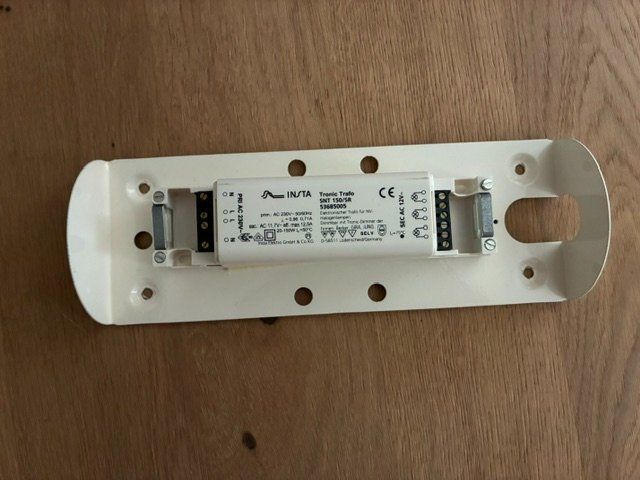 Lampadari & plafoniere: Niedervolt-Halogen-Lichtsystem mit Trafo, INSTA – Usato da Arlesheim venduto da Luke19680 3