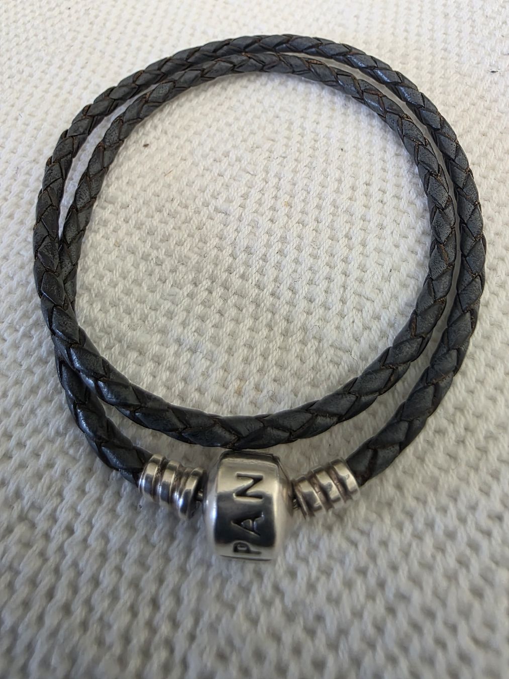 Pandora Armbänder & -reifen: Pandora Lederarmband grau – Gebraucht aus Rikon im Tösstal von Quimy68