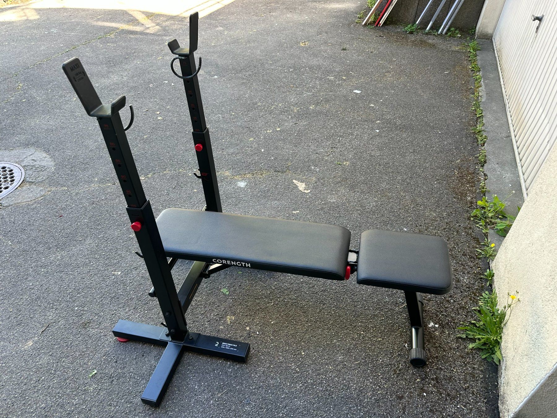 Decathlon Hometrainer: Hantelbank, neig- und klappbar – Usato da Zürich venduto da Halserbe