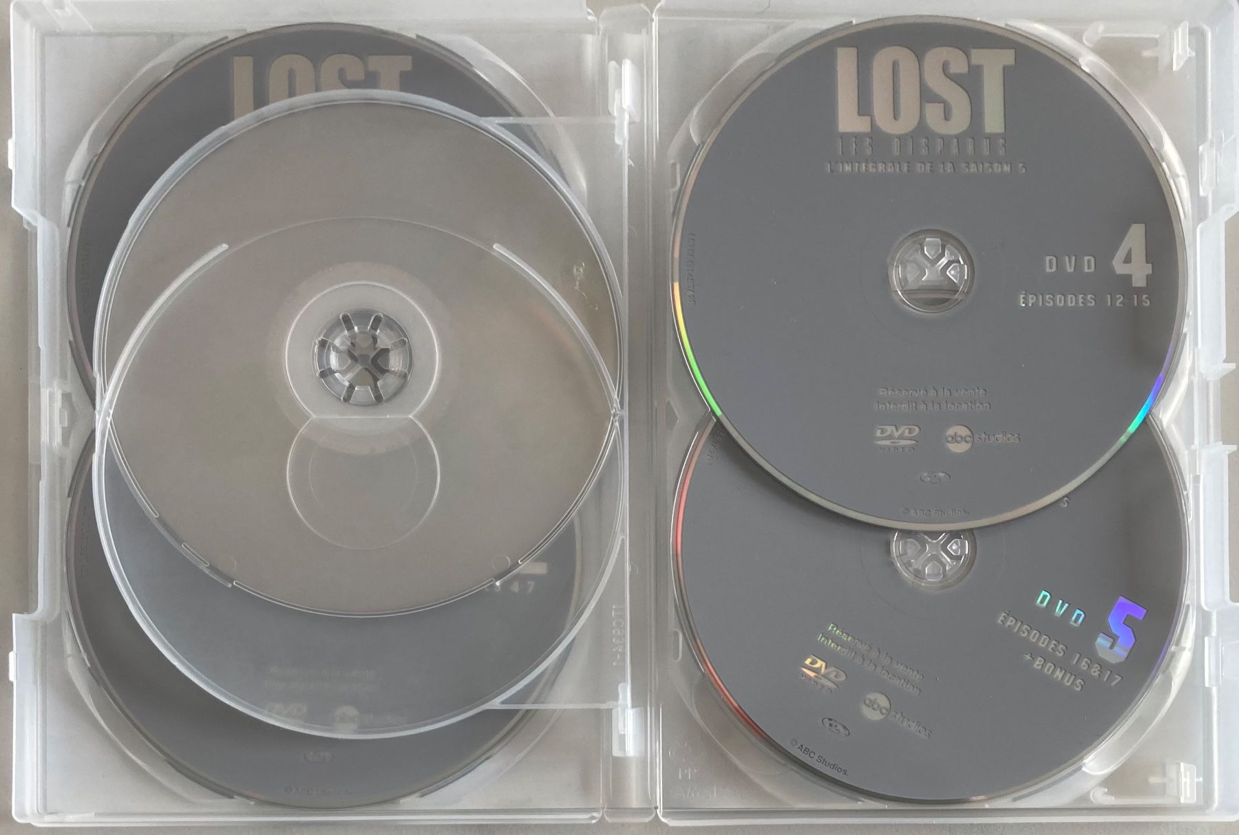 Tutti i DVDs: LOST - LES DISPARUS - L'INTÉGRALE DE LA SAISON 5 – Usato da Poliez-Pittet venduto da Newtown-Records 6