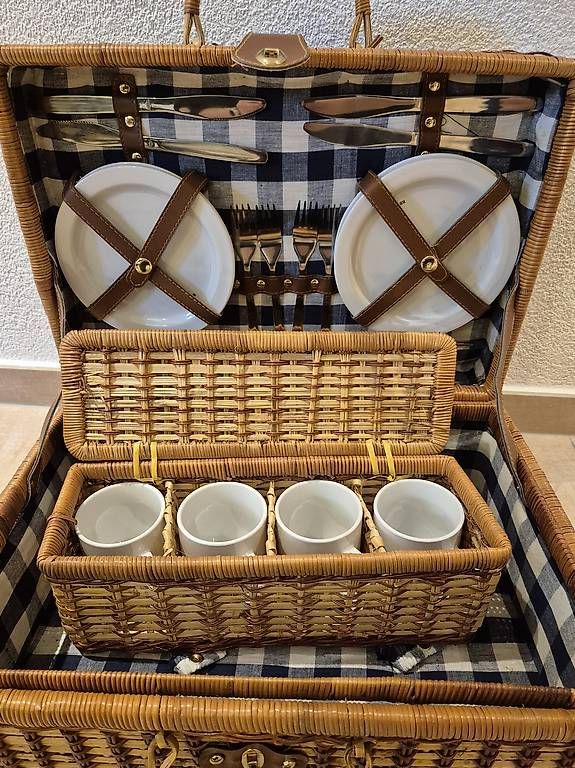 Sonstiges für Haushalt & Wohnen: Picknick-Korb mit Zubehör – Gebraucht aus Härkingen von dan_f6ty 1