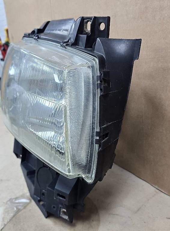 Volkswagen Tutti pezzi di ricambio auto: VW T4 Frontscheinwerfer rechts lange Front Valeo 7D1941010 – Usato da Schaffhausen venduto da Parg86 2