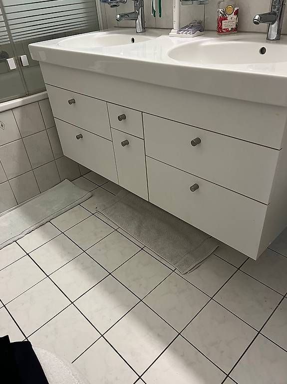 Mobili per bagno: Badezimmer Möbel/Unterschrank – Usato da Zürich venduto da Rios3