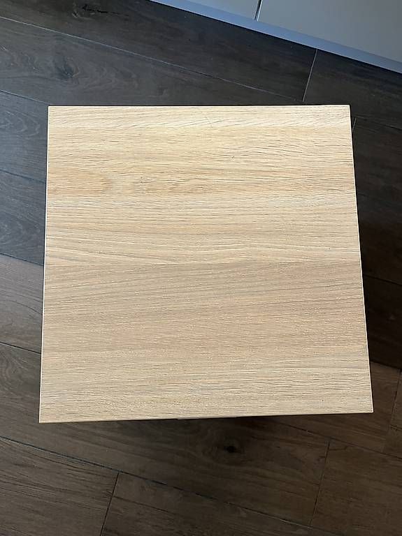 Ikea Tables de nuit: Table de chevet IKEA Askvoll – D'occasion à Lausanne par SabrinaMZ 1